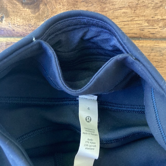 Lululemon Invigorate High Rise Short 10" Navy Size 4 Side Pockets - Picture 6 of 8